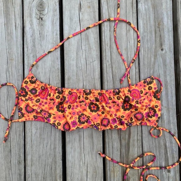 Bikini top & sarong - Picture 7 of 7